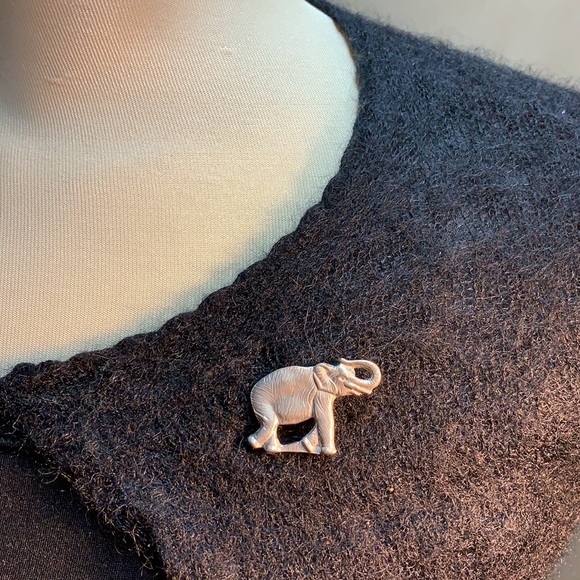 vintage pewter elephant lapel pin brooch . Made in Canada ๐จ๐ฆ unisex - Picture 6 of 8